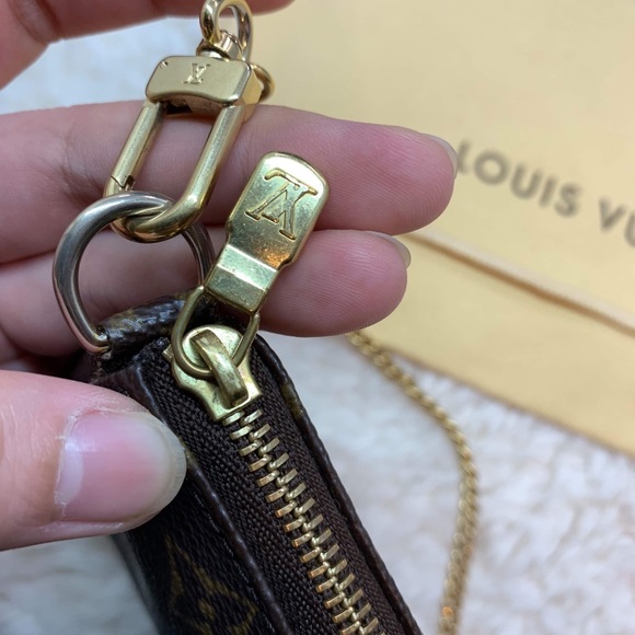 Louis Vuitton Monogram Mini Pochette - Picture 6 of 8